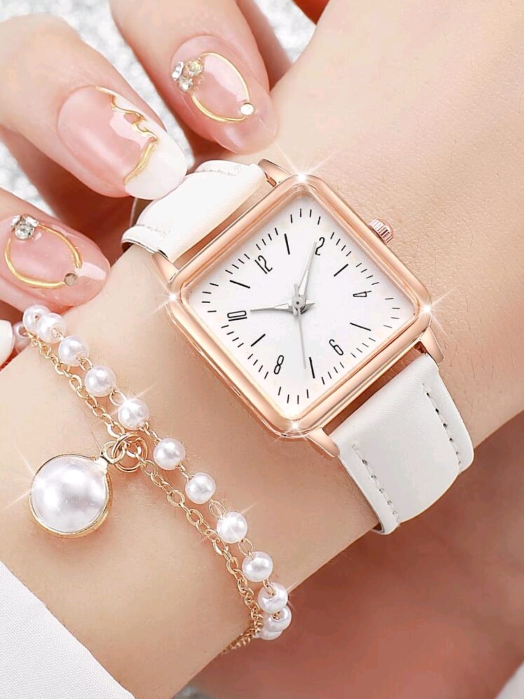 RELOJ CUADRO BLANCO CON NUMERO GRANDES Y PULSERA DE PERLAS  R14